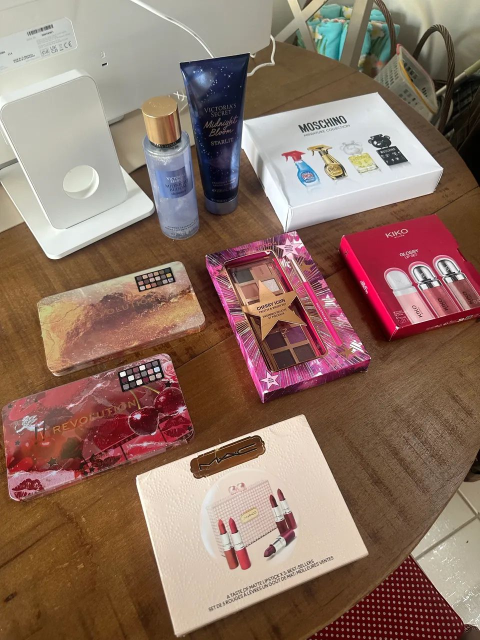 Maquiagens e perfume  - Foto 2