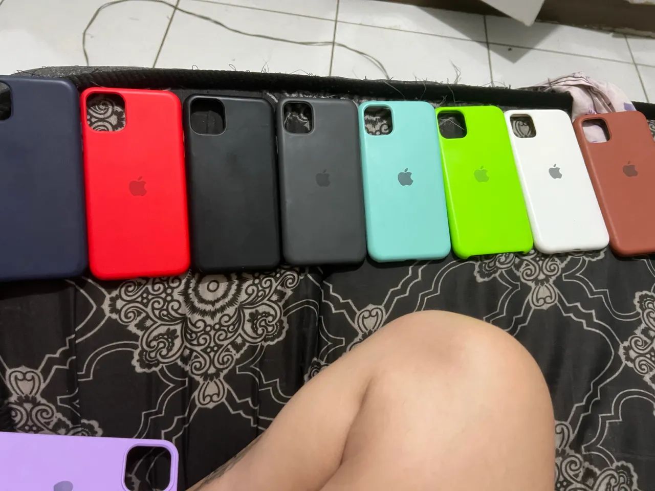 Capinha iPhone 11pro Max semi novas  - Foto 2