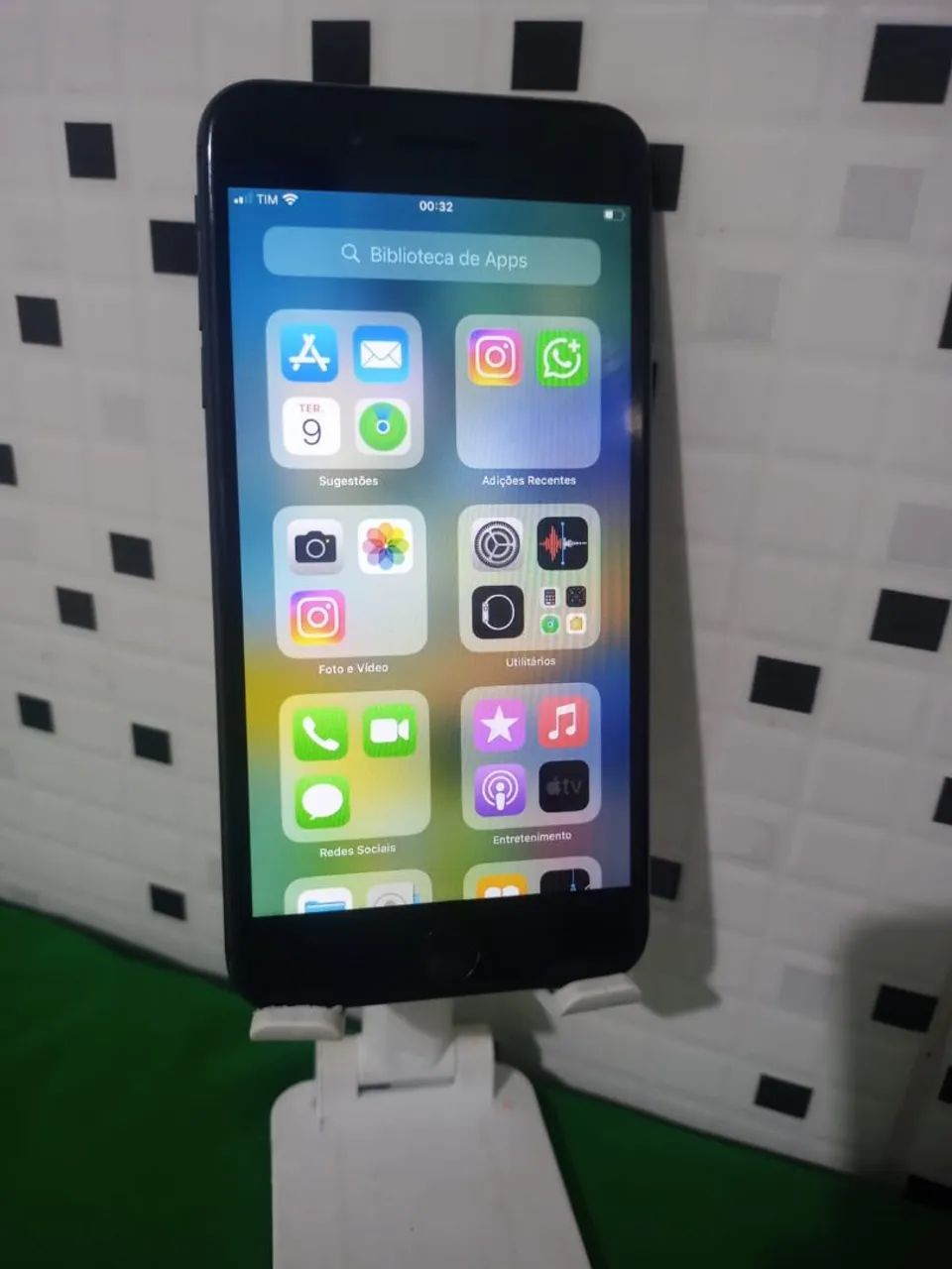 Iphone 8 plus de 64 gigas funcionando perfeitamente(botão home, off) mas não interfere - Foto 2