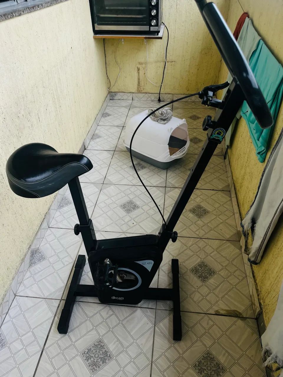 Bicicleta ergométrica - banco confortável- ótimo estado - Academia e ...