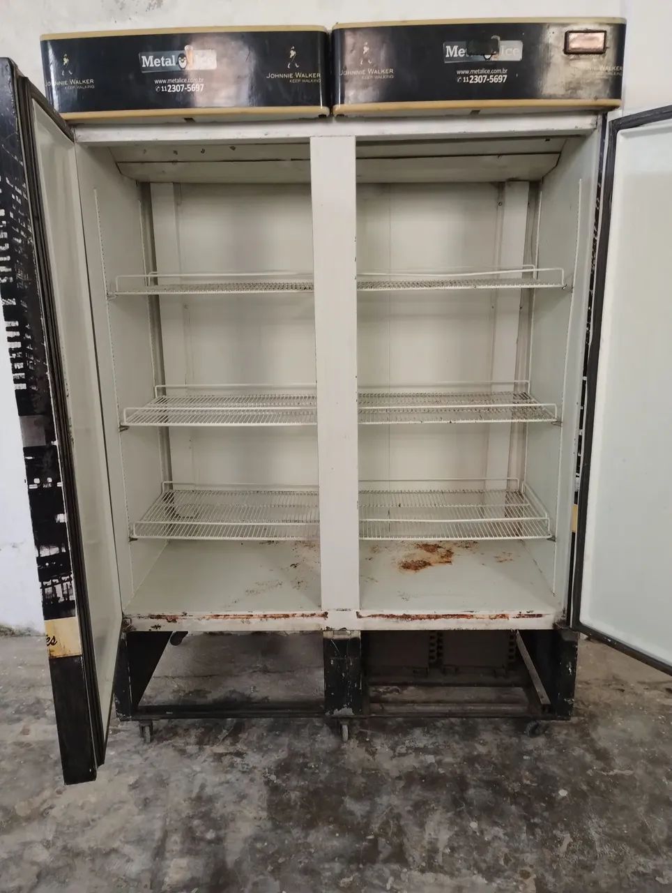 Vendo freezer vertical grande funcionando perfeitamente 