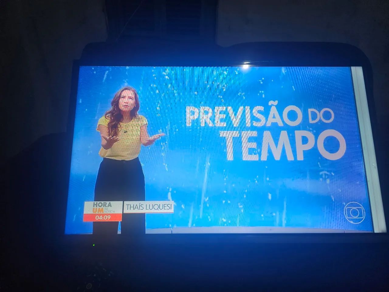 Tv esmat tem um detalhezinho na tela mas não interfere no uso - Foto 5