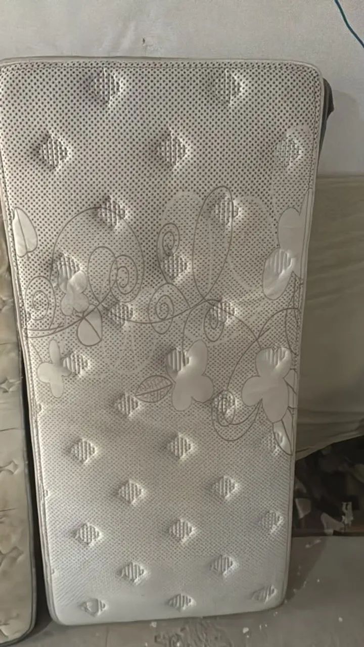 Cama de solteiro de madeira c colchão  - Foto 2