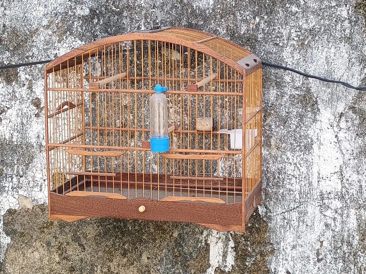 Tenho Duas Gaiolas semi nova em perfeito estado pronta pra vender no precinho