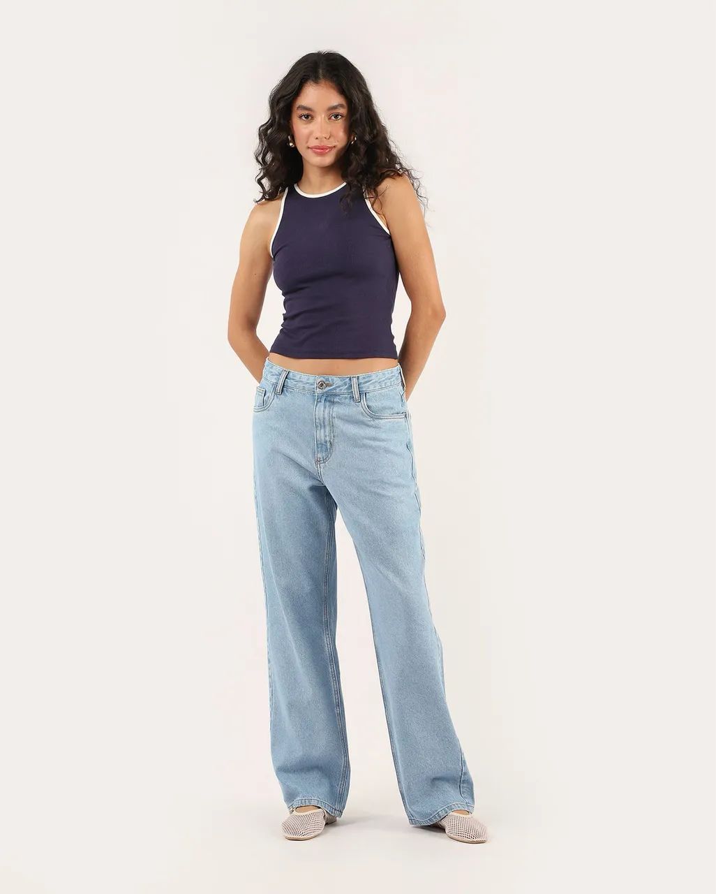 Calça jeans cintura baixa destroyed - Foto 2