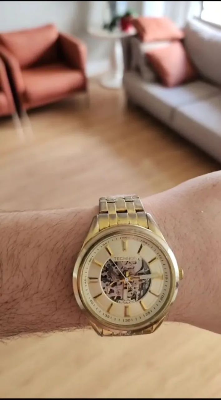 Relógio Technos semi novo 