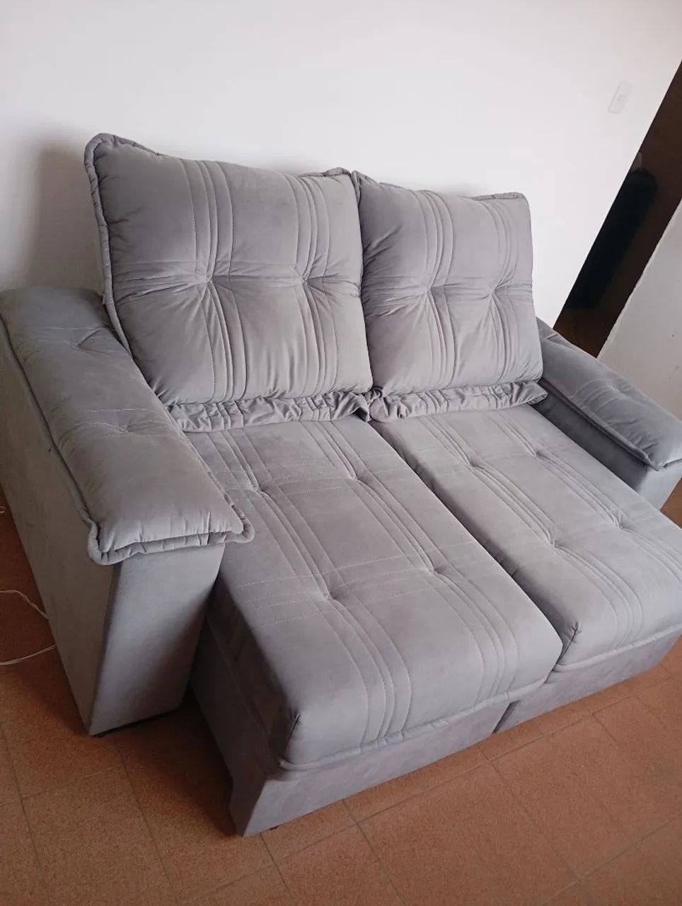Sofá retrátil/reclinável veludo luxo - Foto 3