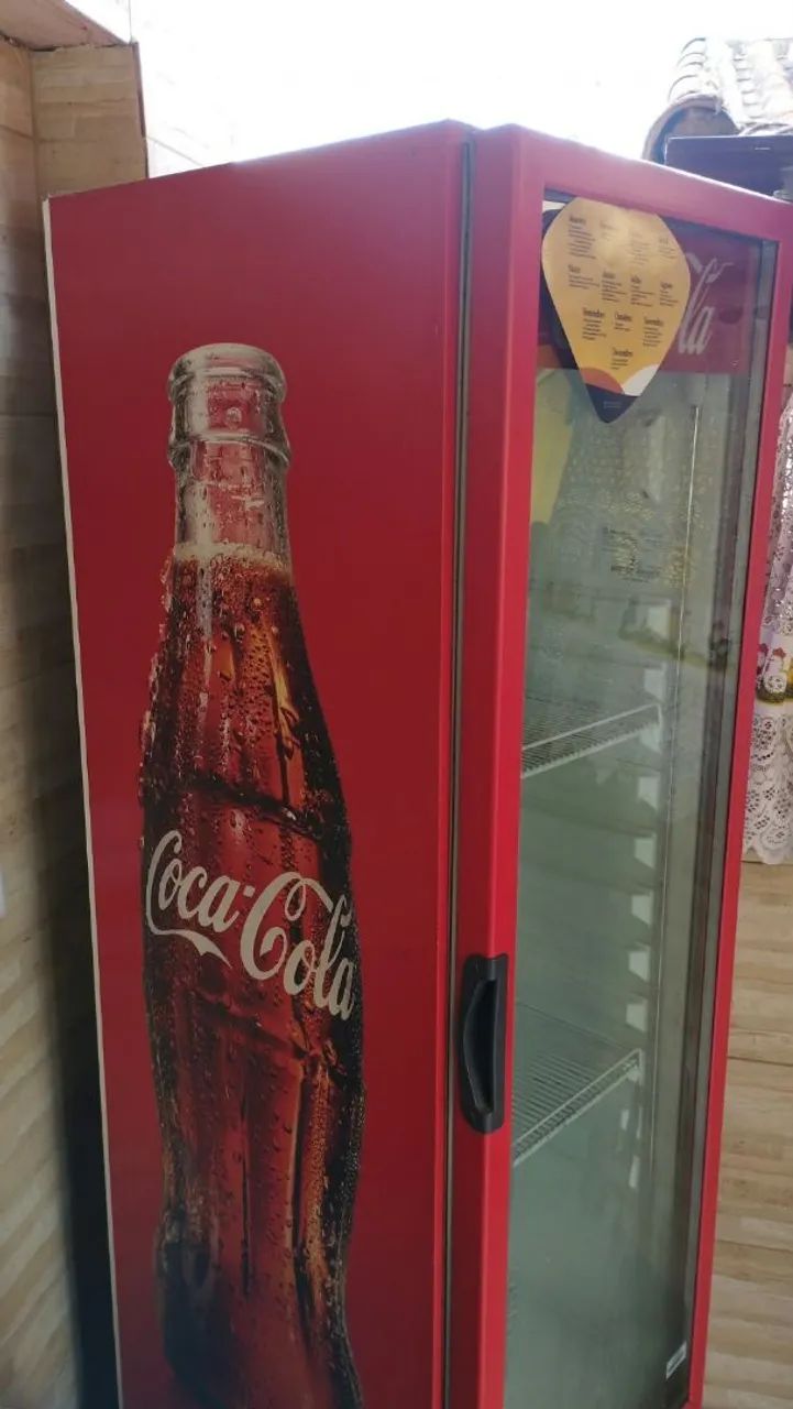 Expositora da Coca cola 230 Litros em estado de Nova  - Foto 2