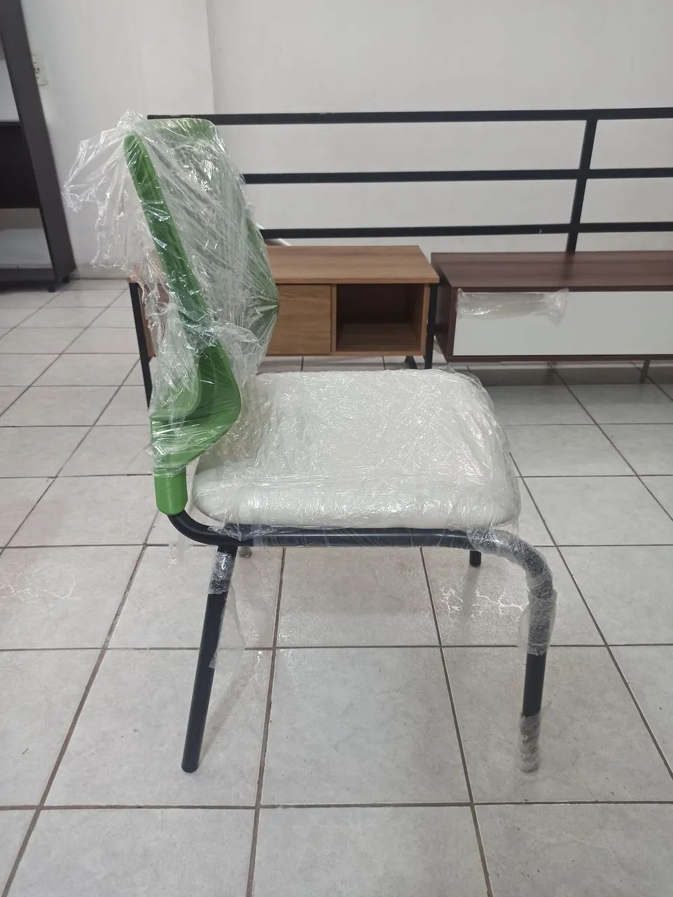 Cadeira estofada verde com Branco  - Foto 2