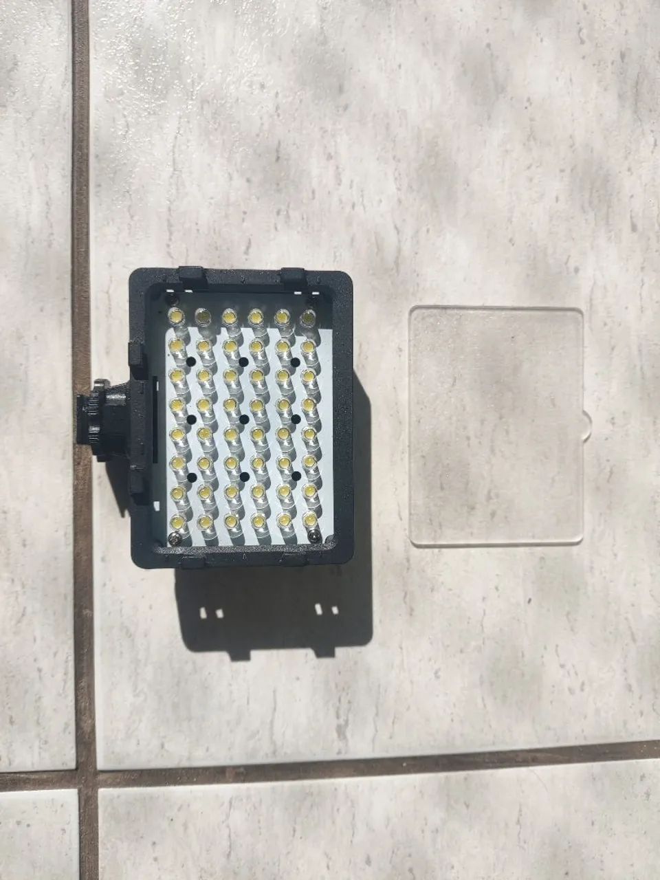 iluminador de LED para câmera ou filmadora, modelo CN-48H - Foto 2
