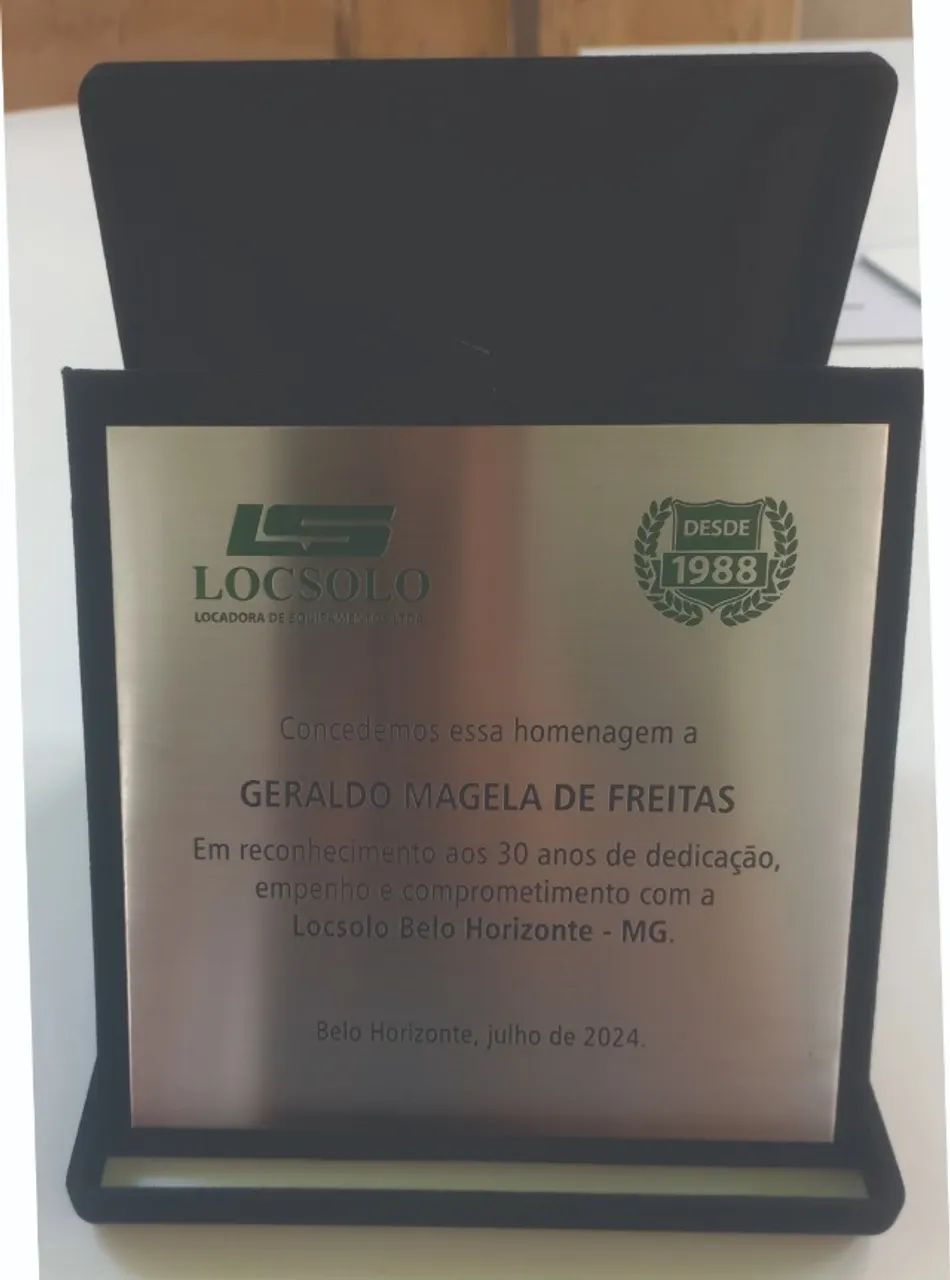 PLACA DE HOMENAGEM