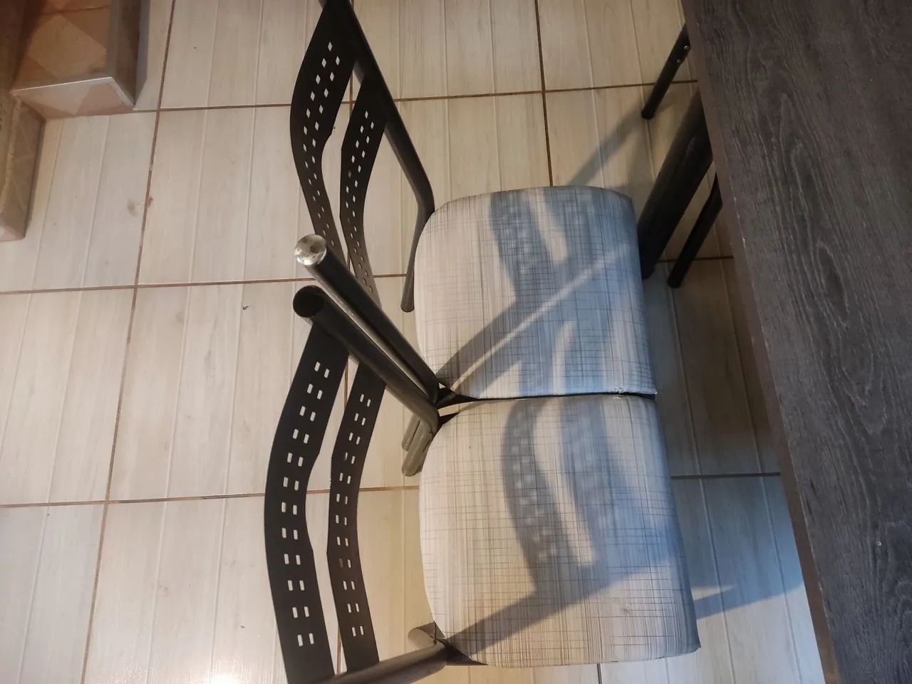 Mesa com seis  cadeiras - Foto 3