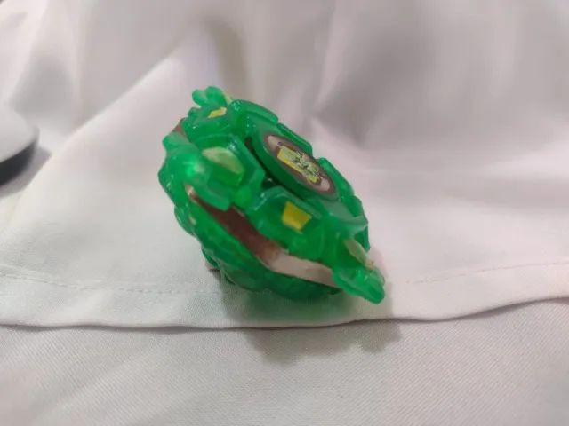 pião beyblade verde  - Foto 4