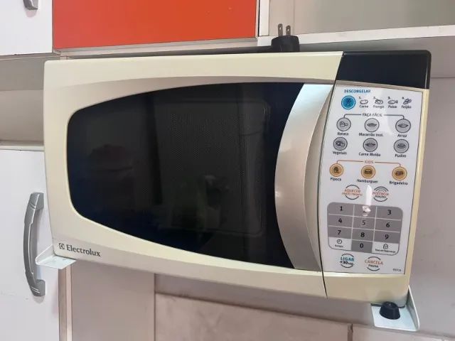 VENDE-SE MICROONDAS ELETROLUX USADO
