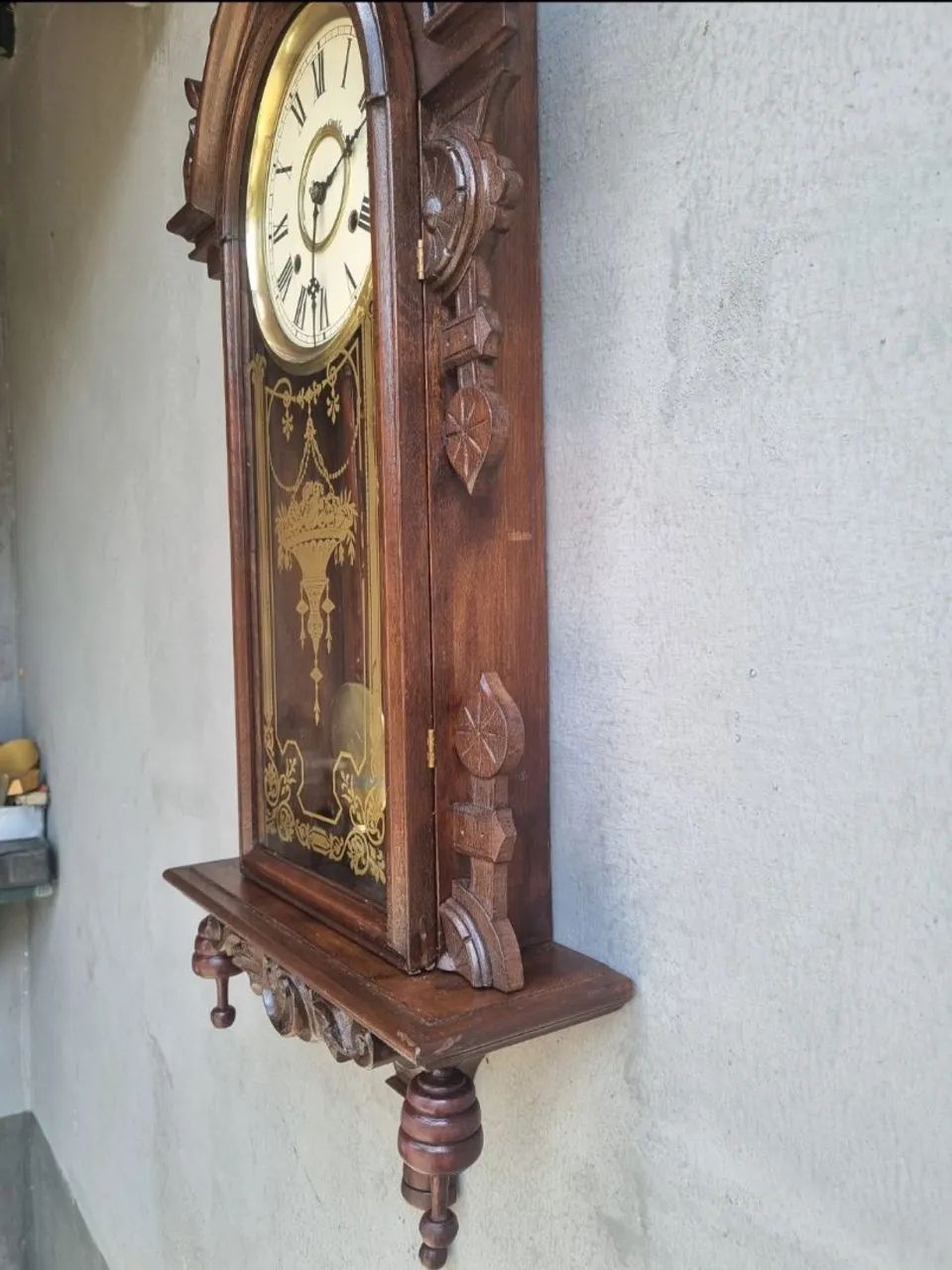 Relógio antigo marca Gilbert com cabeça de Jenny Lindy e pêndulo decorativo.  - Foto 3