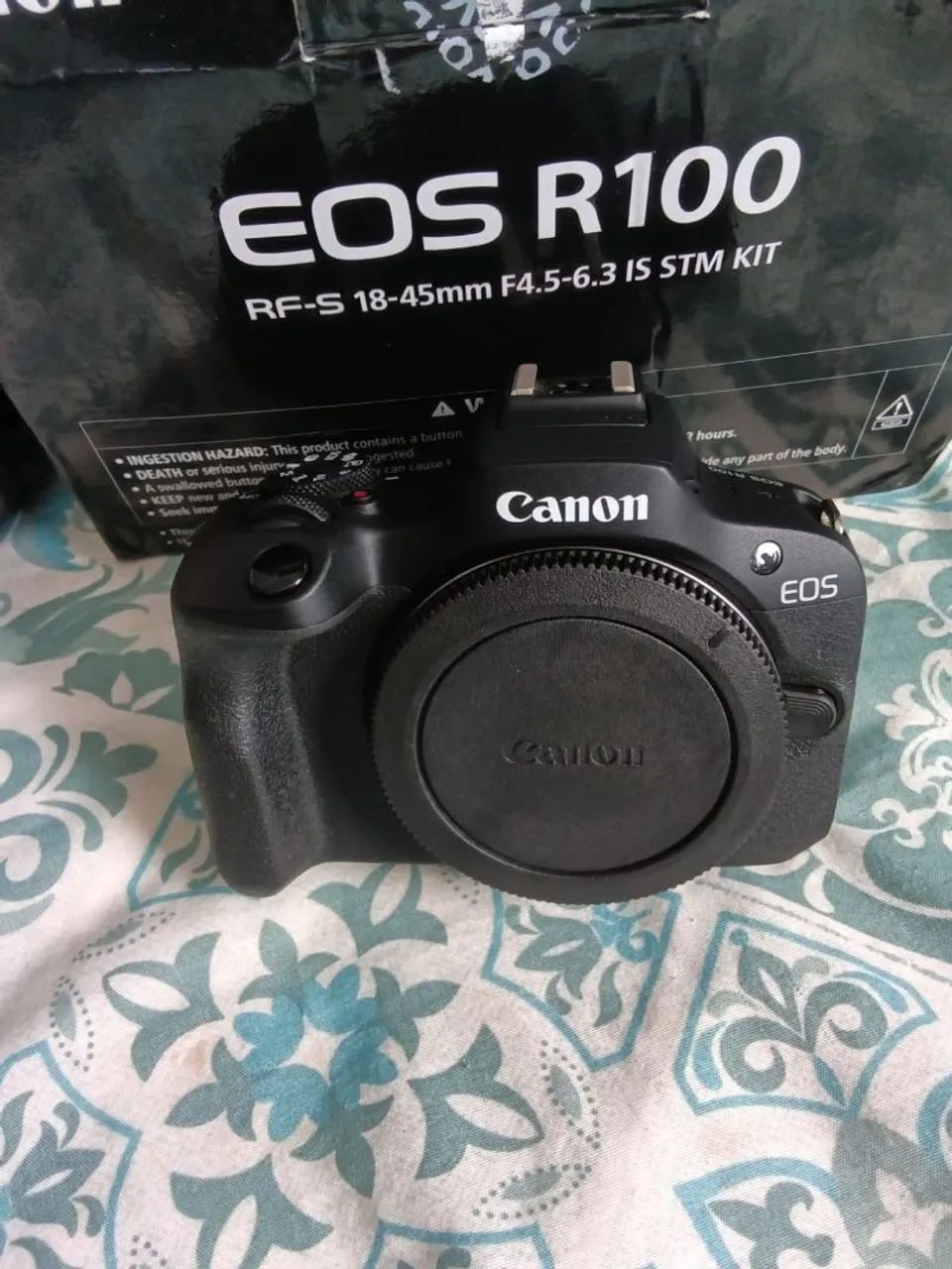 Canon Eos R100