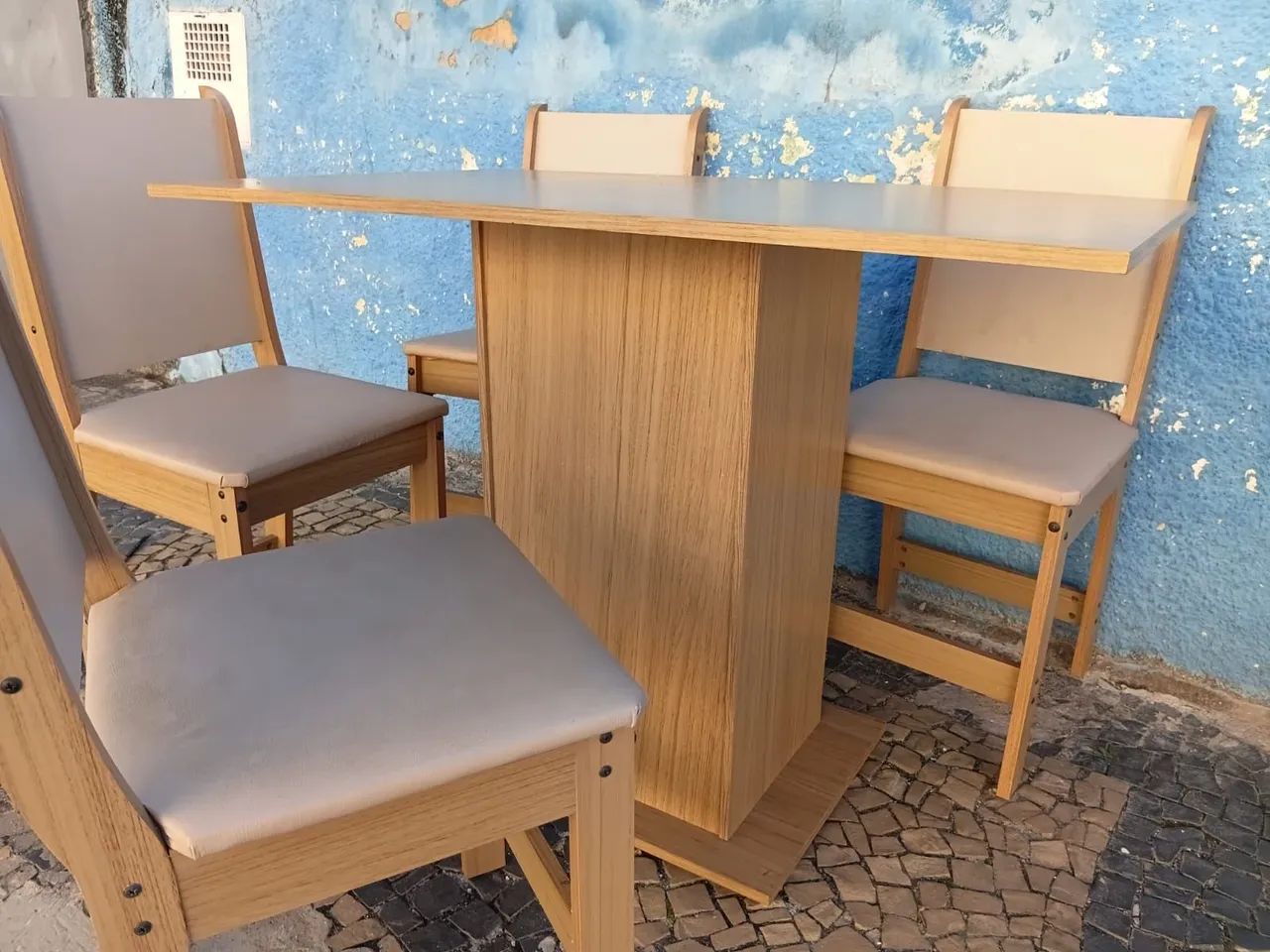 Mesa com 4 cadeiras  - Foto 2