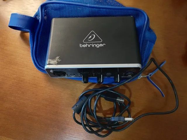 Interface de áudio USB Behringer U-Phoria UMc22 - Foto 4