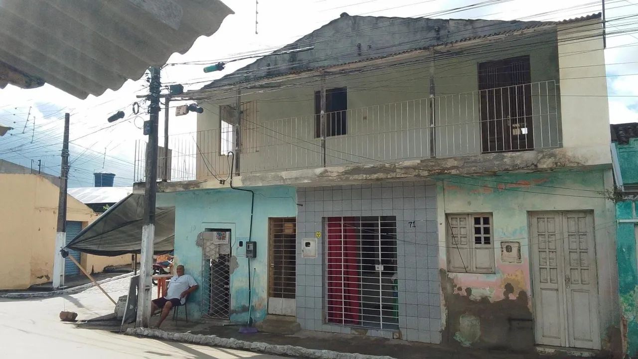 Casas conjugadas pra vender em Limoeiro com ponto comercial 