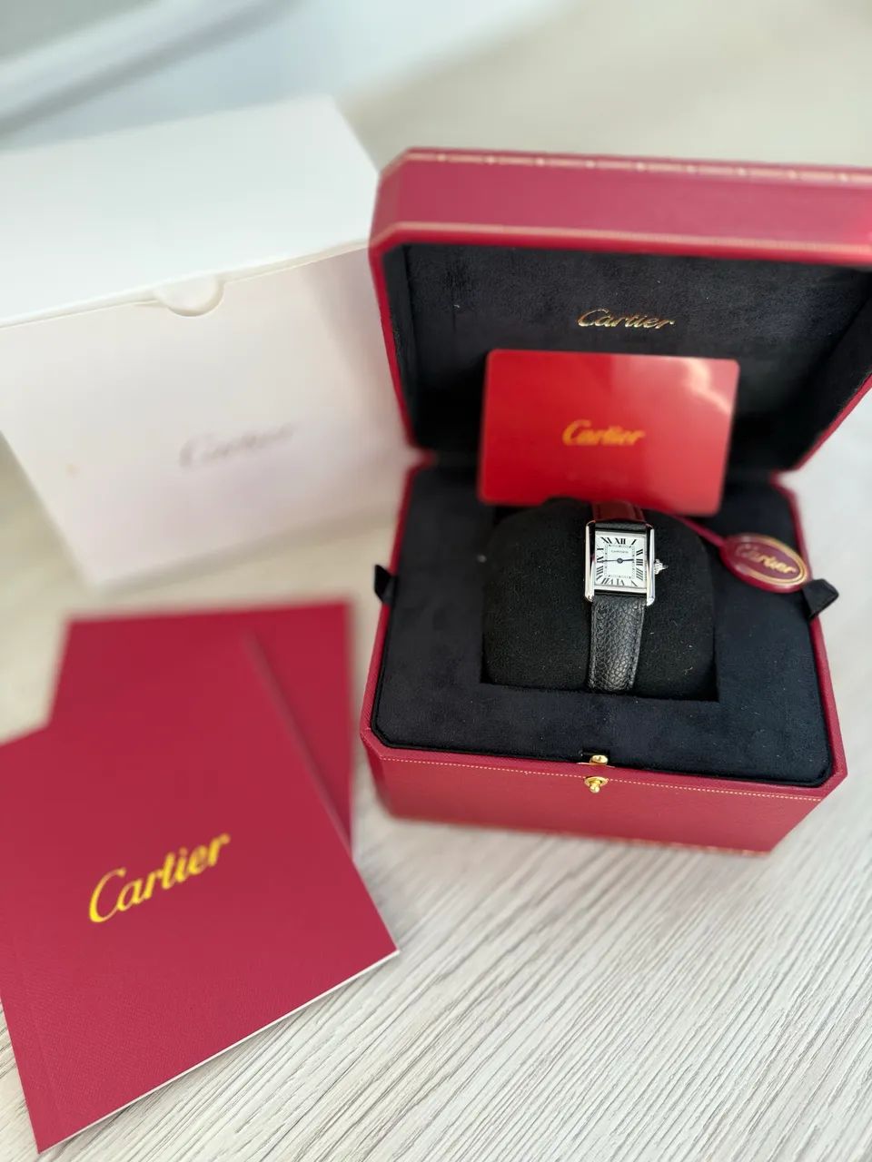 Relógio Feminino Tank Couro Feminino Fundo Branco Completo Com Caixa e Documentos 