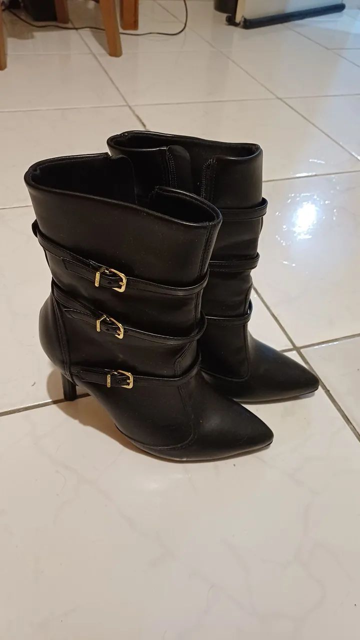 Bota semi nova 