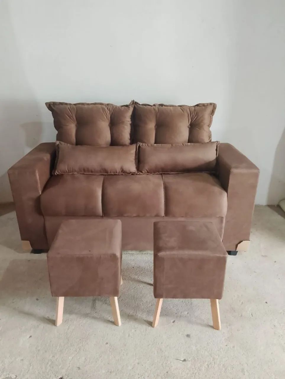 Sofá com pufs 3 lugares novo lacrado de fábrica  - Foto 3