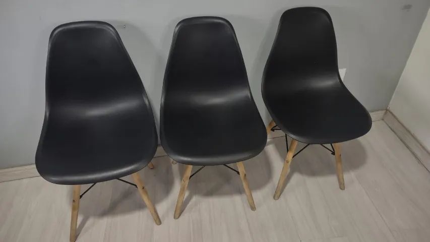 Cadeiras Eames Wood Base de Madeira e Assento Preto (Kit com 3) - Foto 3