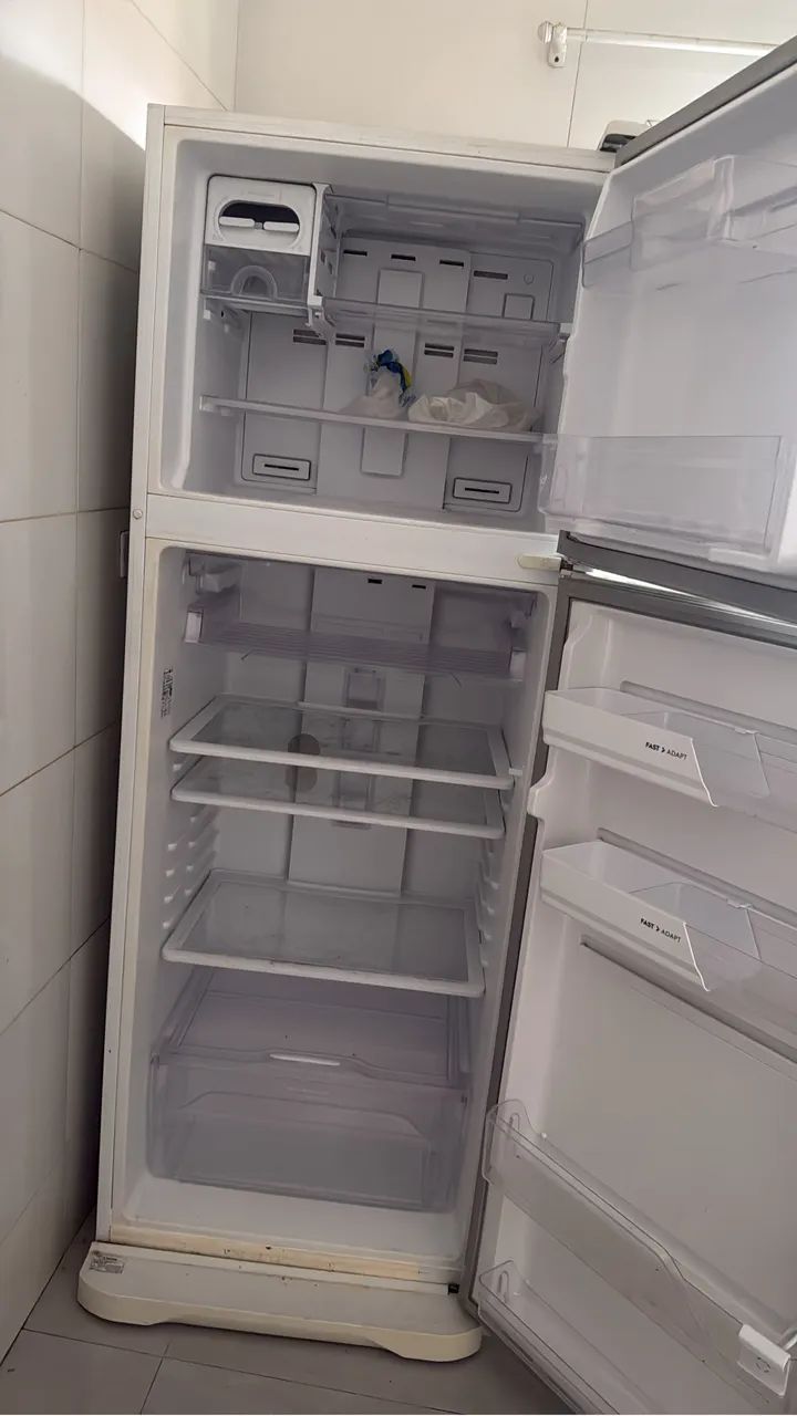 Vende - se uma geladeira e uma tv 32 polegada  - Foto 2