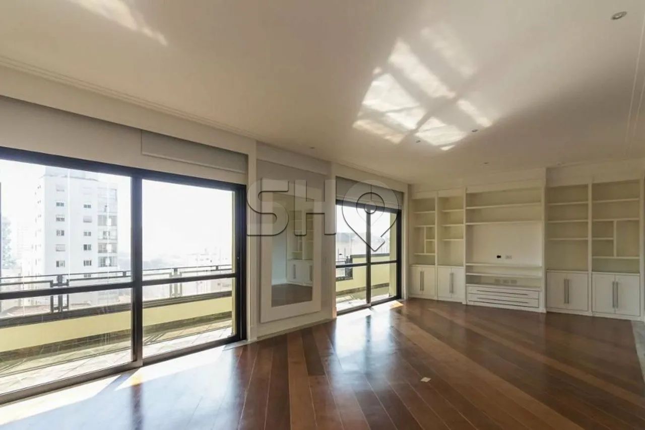 Apartamento na Aclimação com 4 dormitórios
