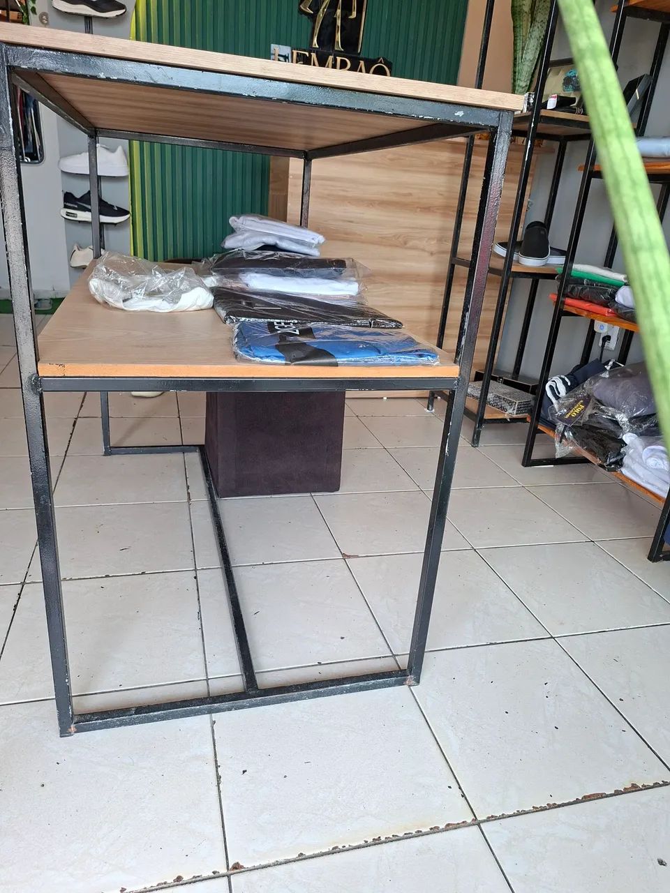 Mesa industrial para loja - Foto 2