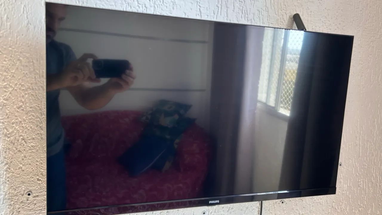 TV Philips LED 32? 32PHG6909/78 - Ótimo Estado