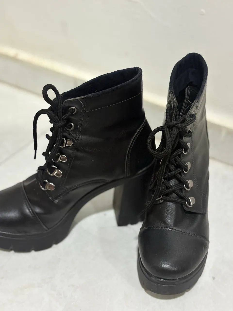 Bota / Coturno Feminino Preto de Salto Alto e Plataforma  - Foto 5