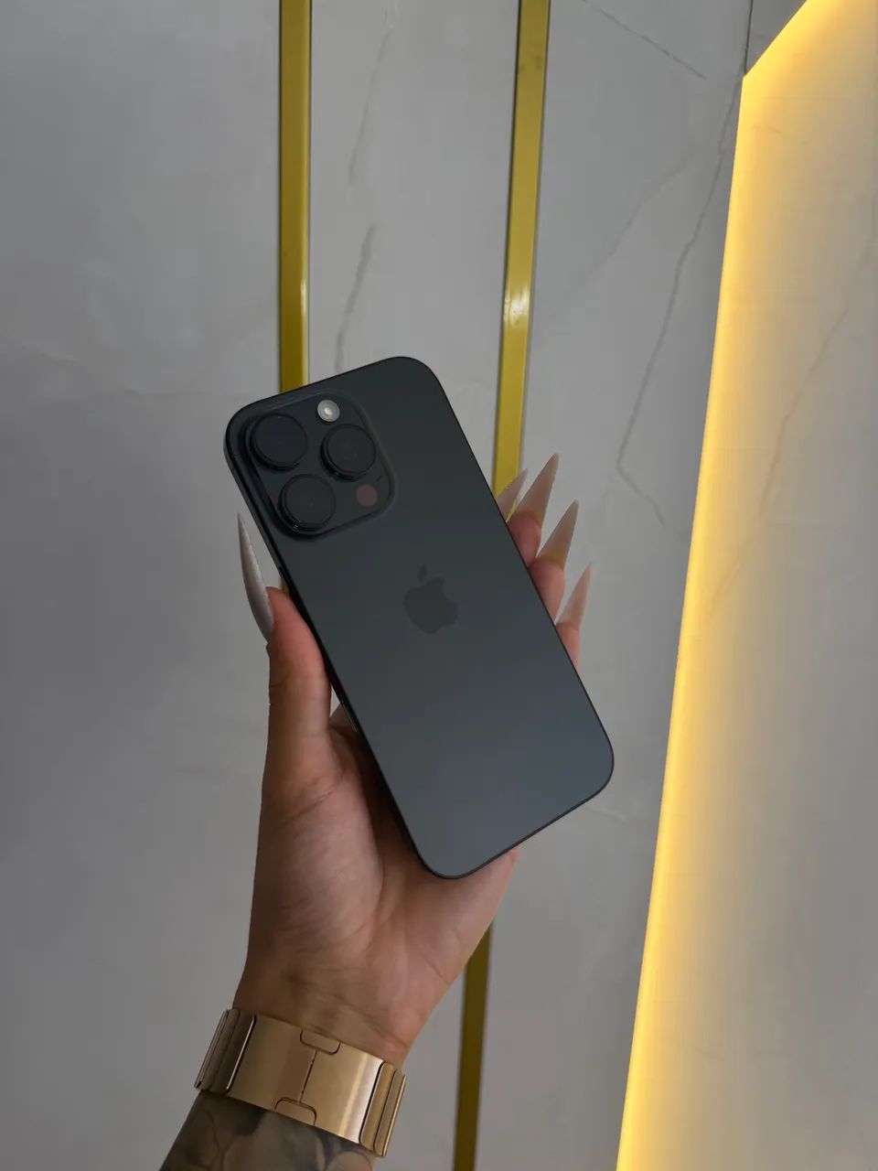 iPhone 16 Pro Titânio Preto  - Foto 2