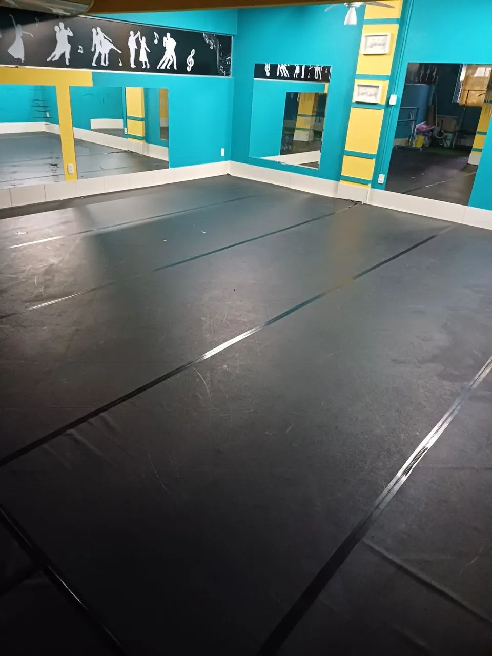Linoleo preto para escola de ballet
