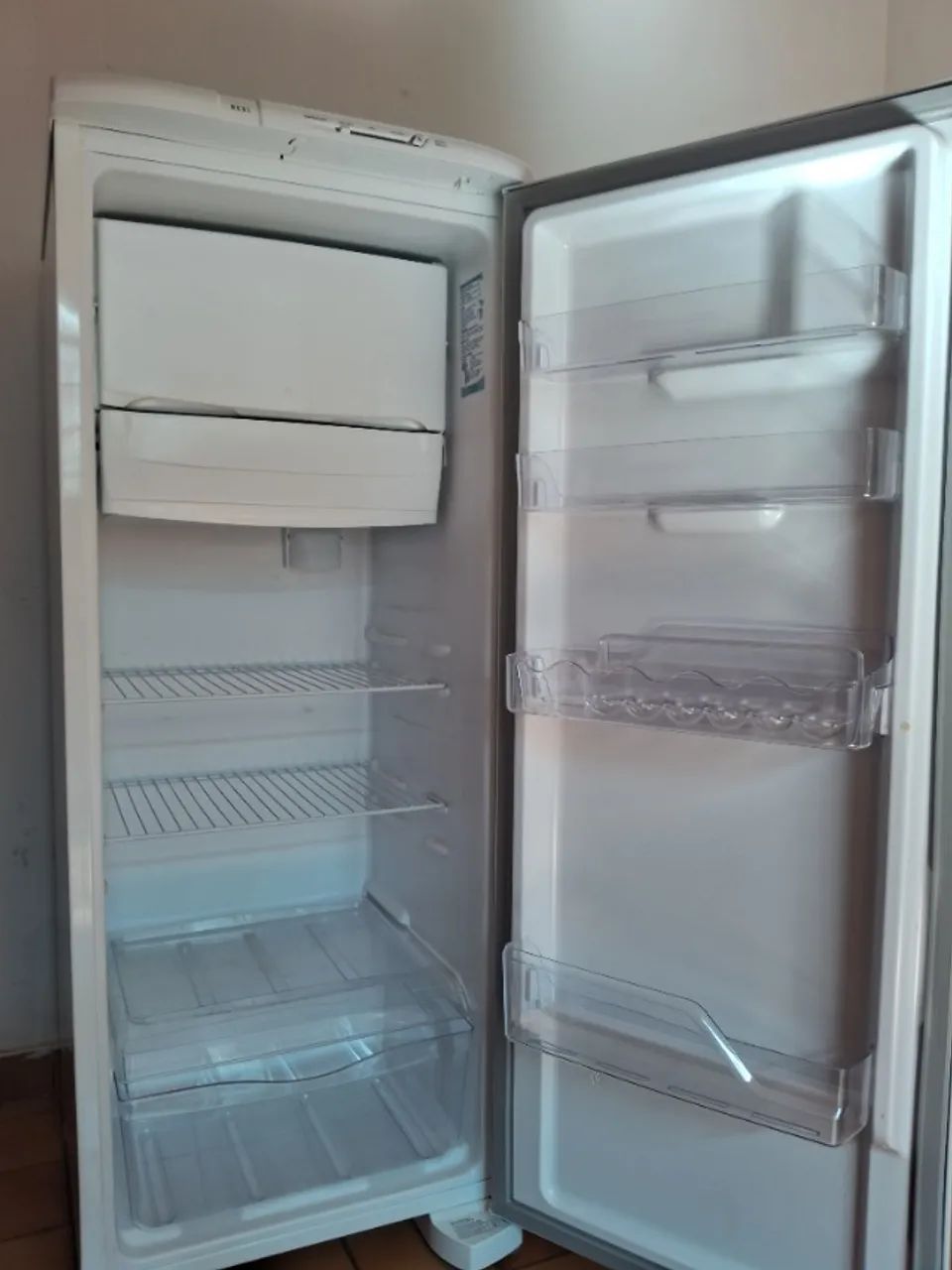 Refrigerador Eletrolux 240 Lt - Foto 2