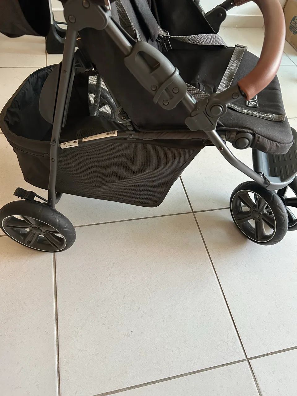 Carrinho de bebê Belíssimo e praticamente novo!! - Foto 4