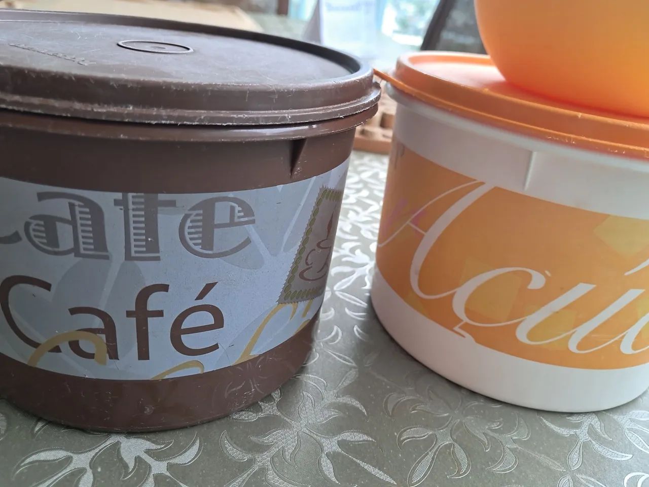 Tupperware cafe e açúcar 