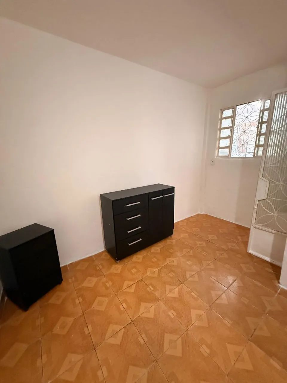 Aluga-se - Casa estilo estúdio, um quarto, cozinha e sala de jantar, banheiro e peq. Área. - Foto 7