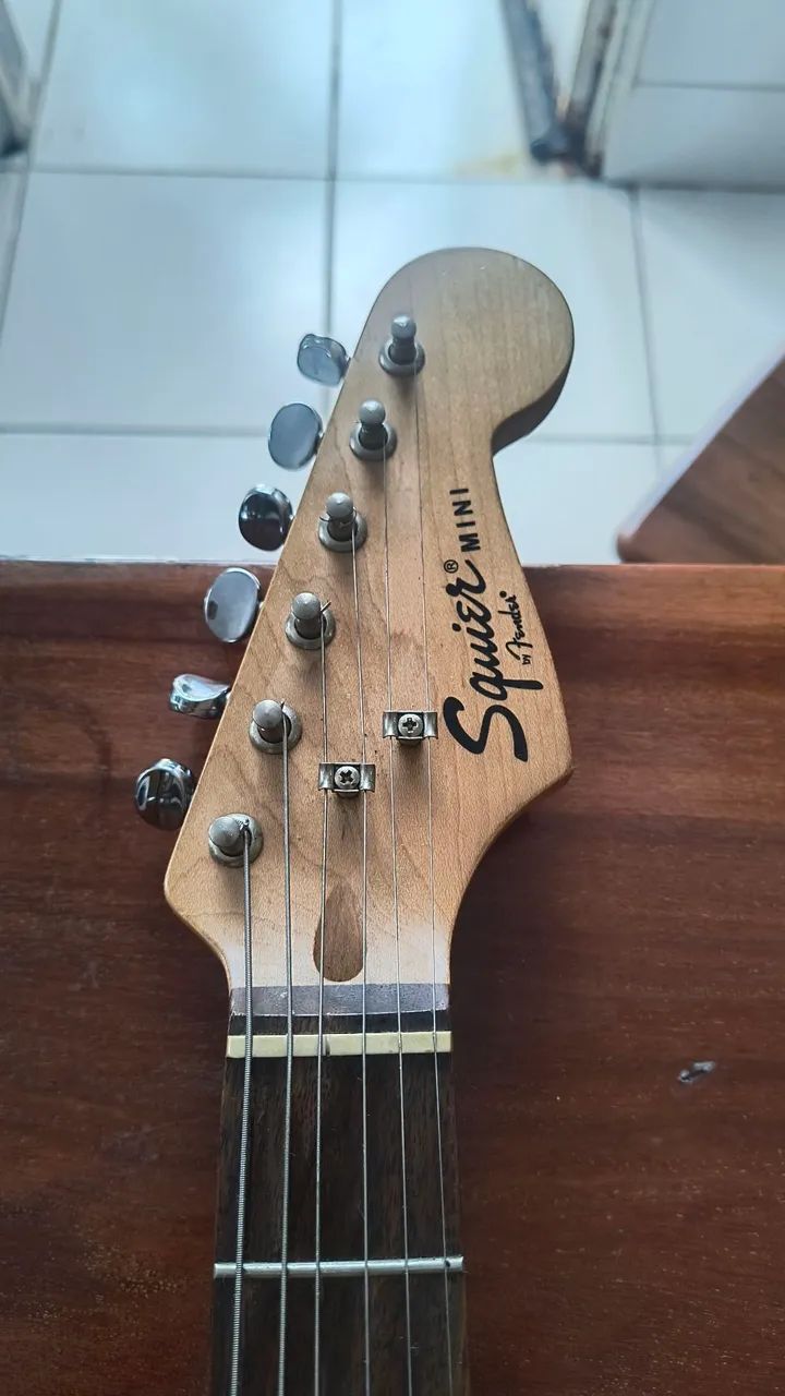Guitarra Squier Mini made Indonésia - Foto 5