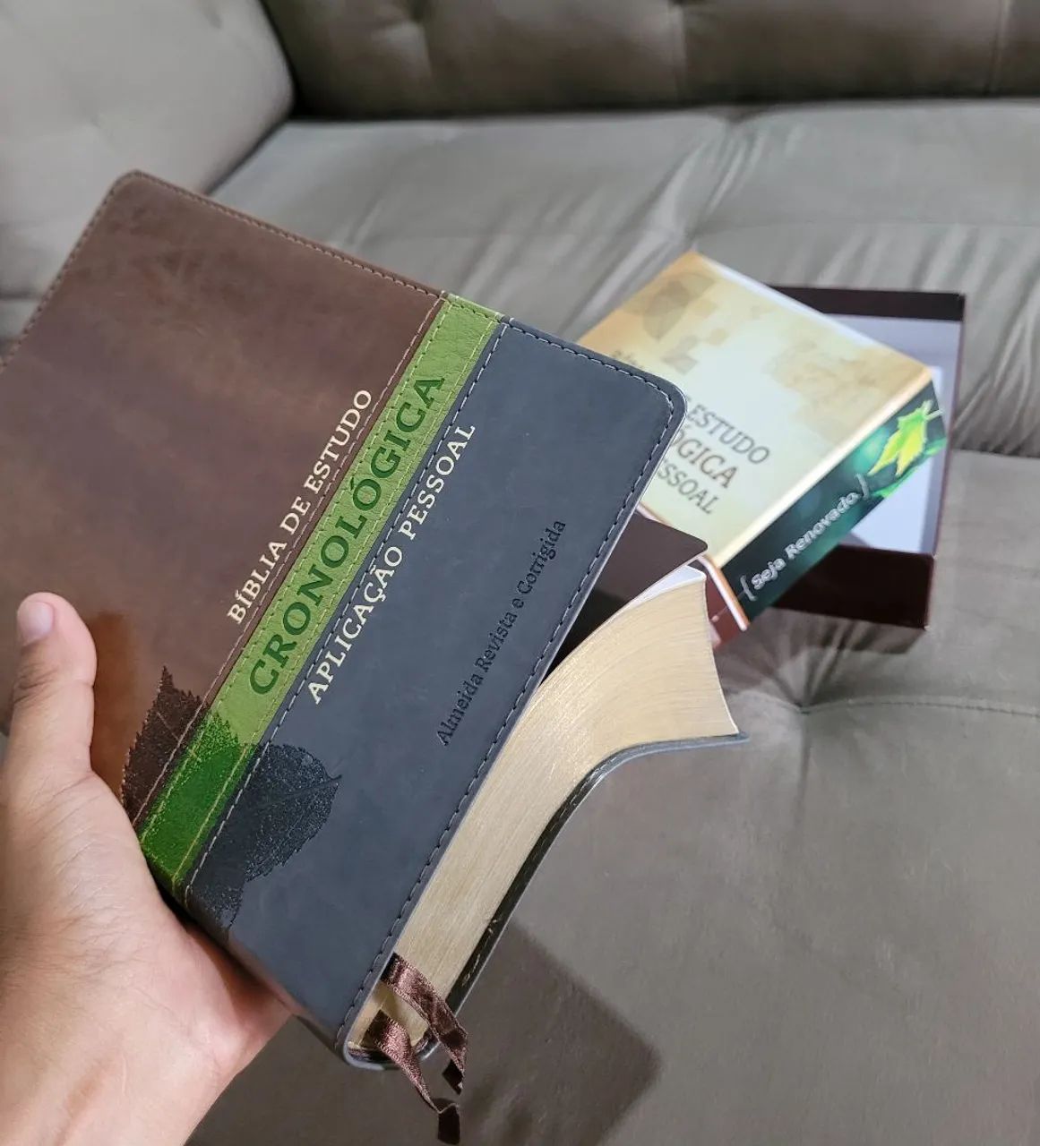 VENDE-SE ESTA BÍBLIA - Foto 2