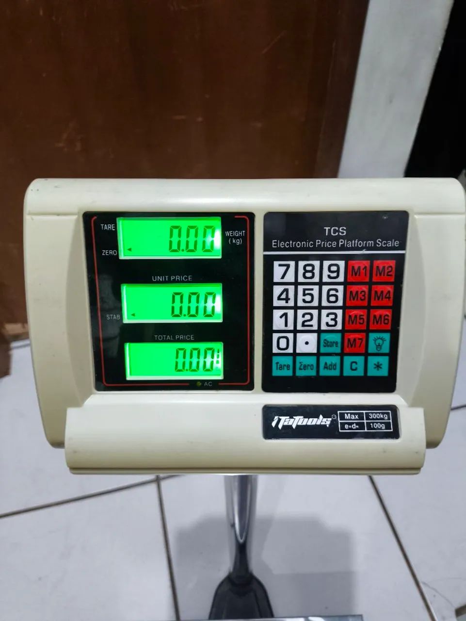 Balança digital suporta até 300 kg a bateria e cabo para tomada - Foto 2