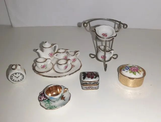 Coleção de miniaturas de louça
