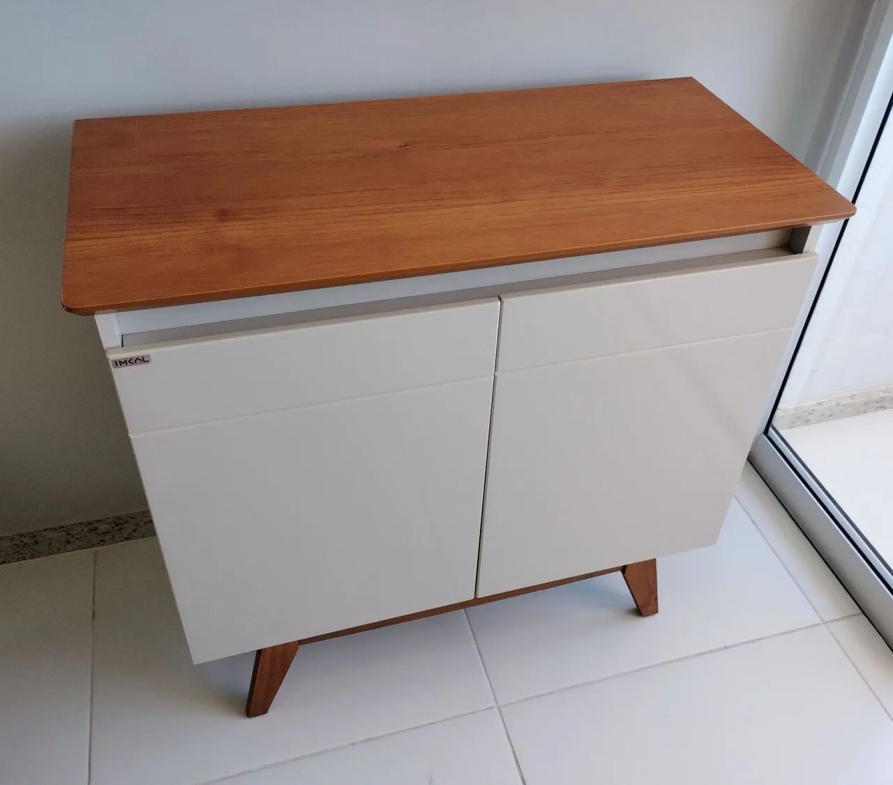 Buffet Moderno 2 portas Off White/Nature Elegante e Versátil 
