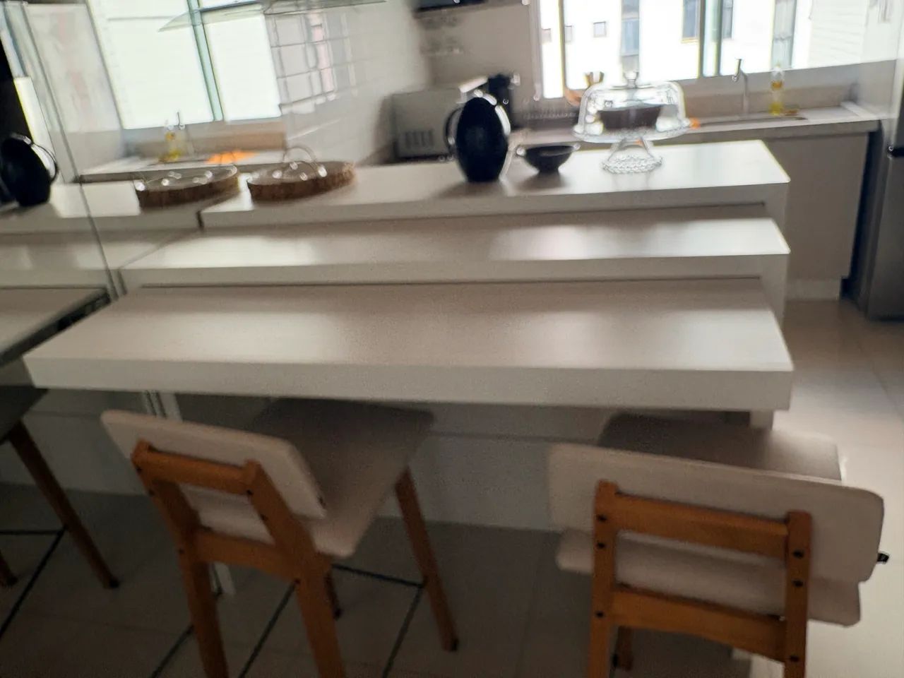 Banquetas + Balcão Extensível /Armário