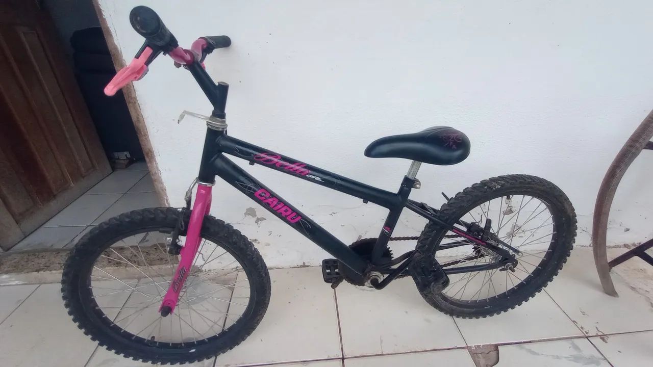 Bicicleta rosa com preto 