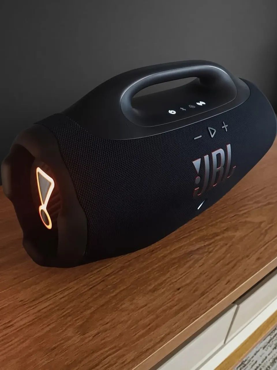 JBL boombox 4