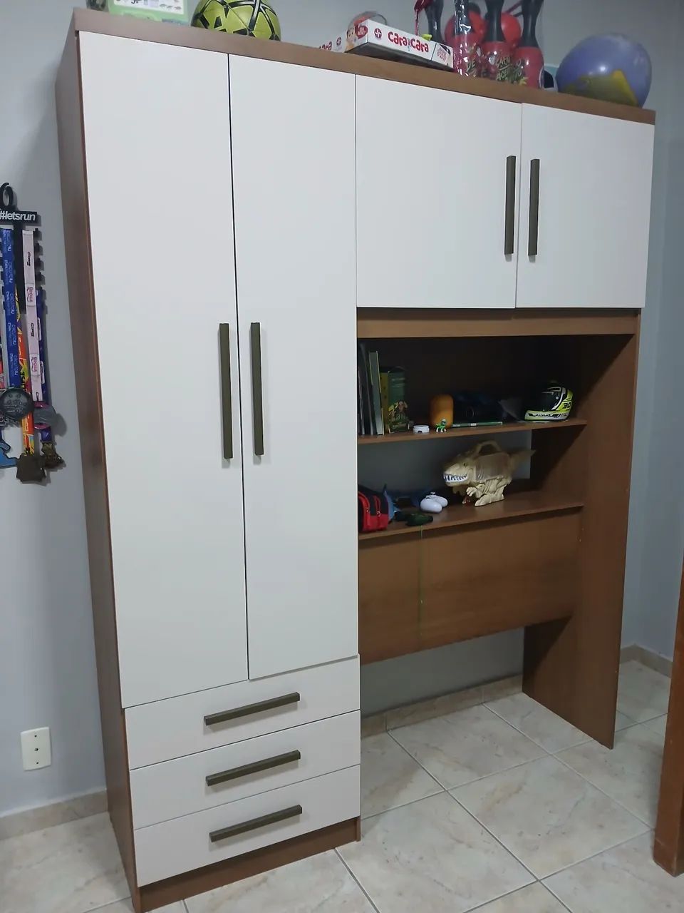GUARDA ROUPA COM BAÚ