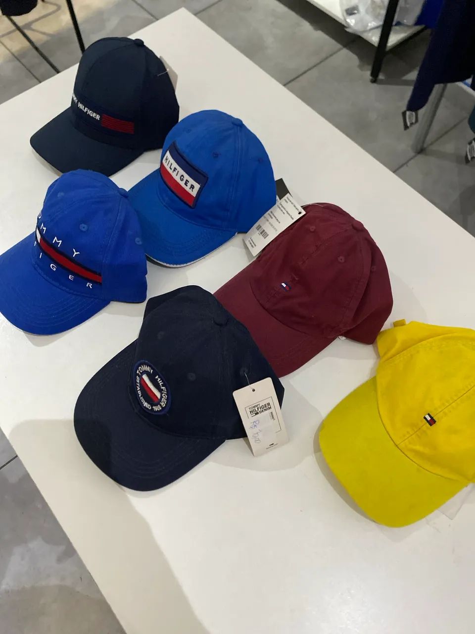 BONÉS TOMMY HILFIGER