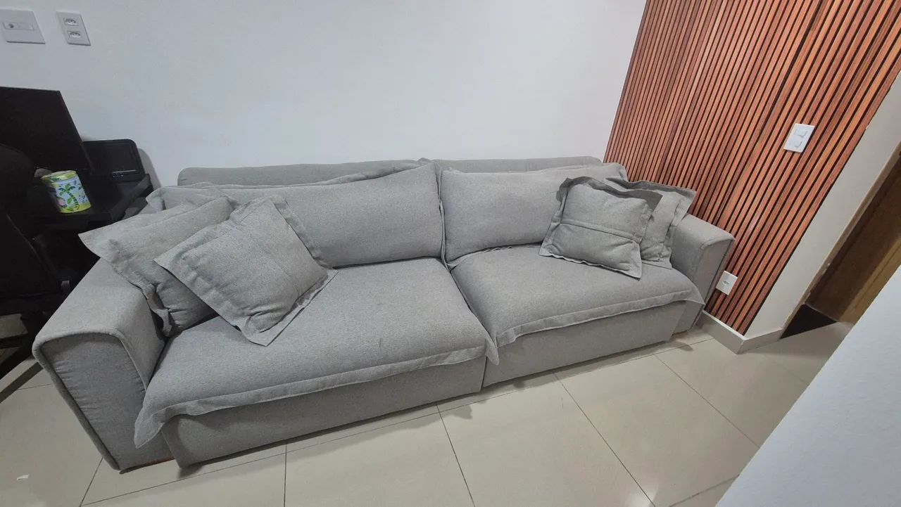 Sofá Retrátil em Linho 4 lugares - excelente condição  - Foto 2