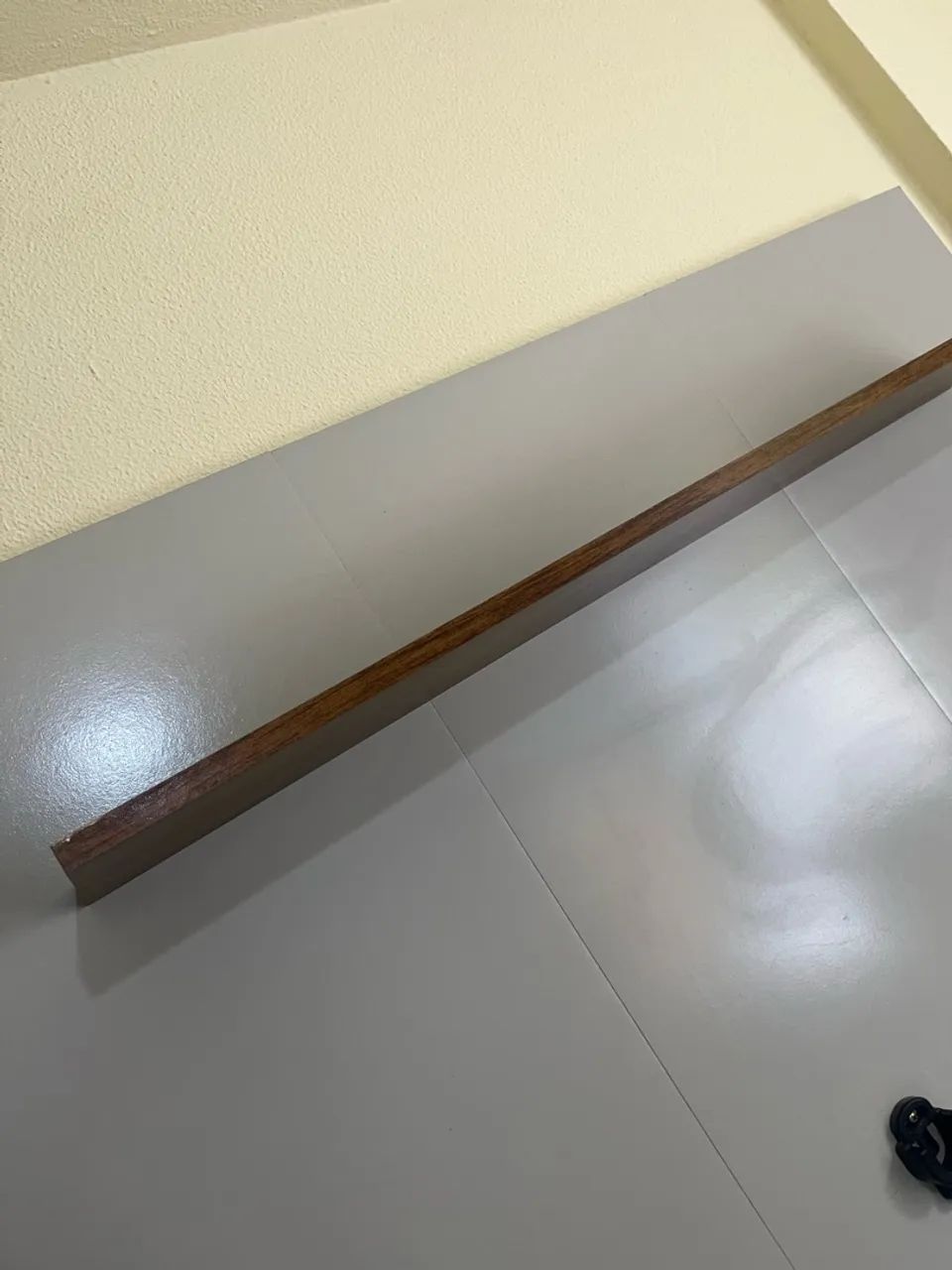 Painel para TV suspenso MDF com prateleiras e nichos - Foto 4